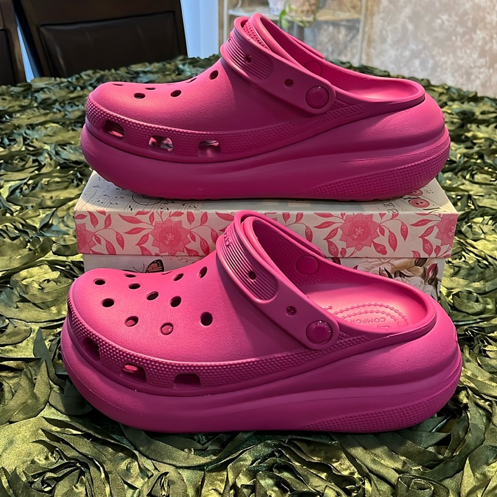NWOT Crocs Mega Crush Iconic Comfort Platform Shoes - Men’s Sz 6/Women’s Sz 8